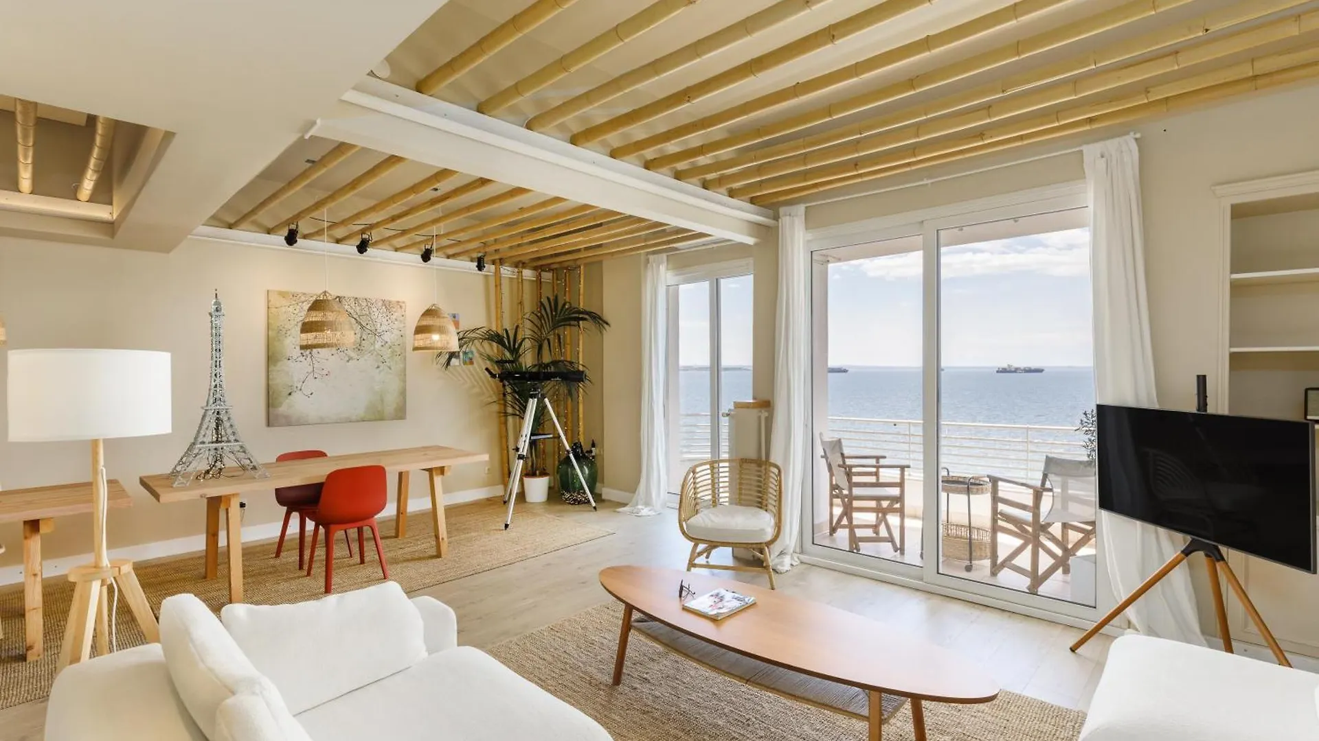 Infinity & Beyond By Halu! - Seafront Apartments Thessaloniki