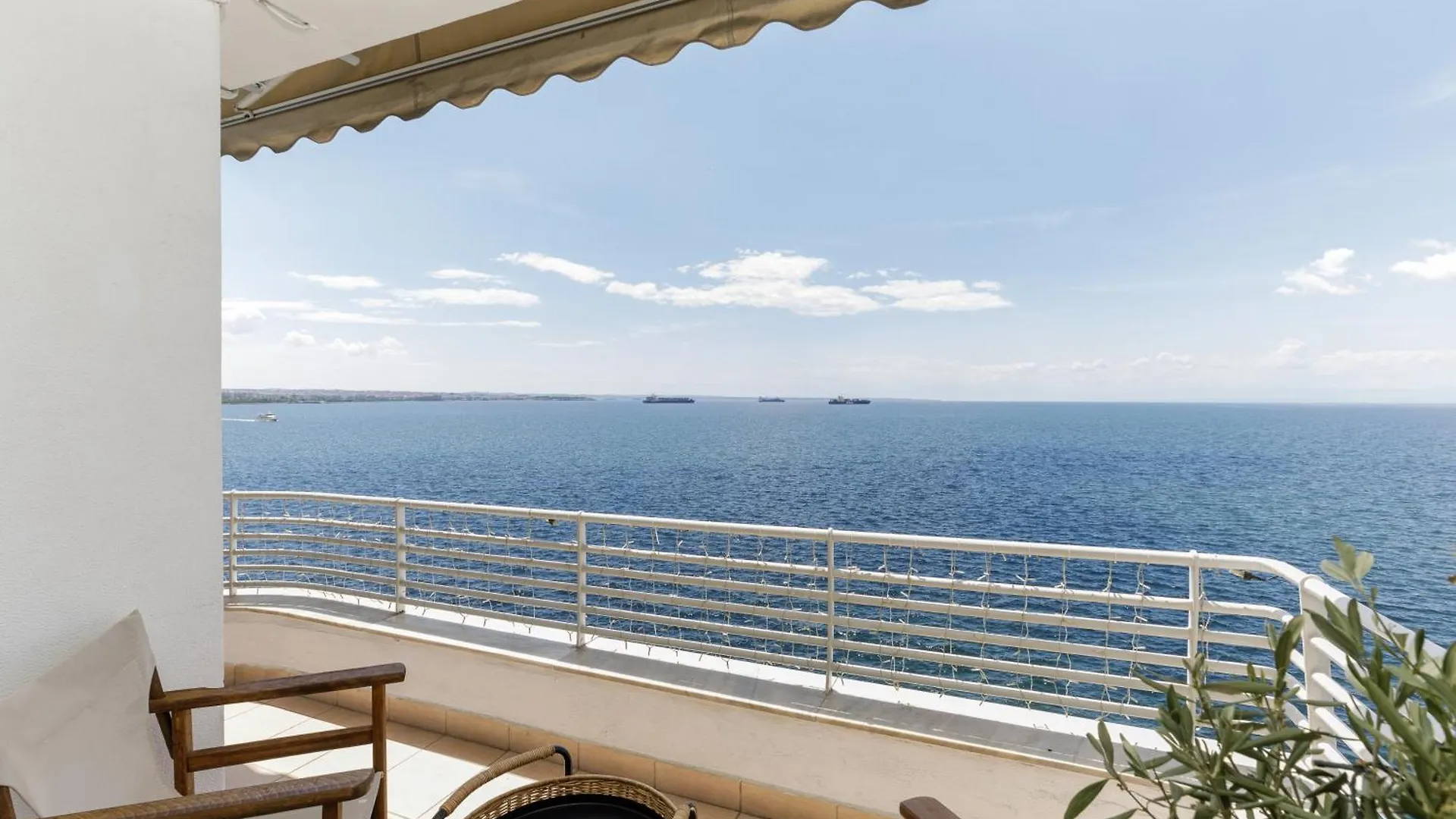 Infinity & Beyond By Halu! - Seafront Apartments Салоники