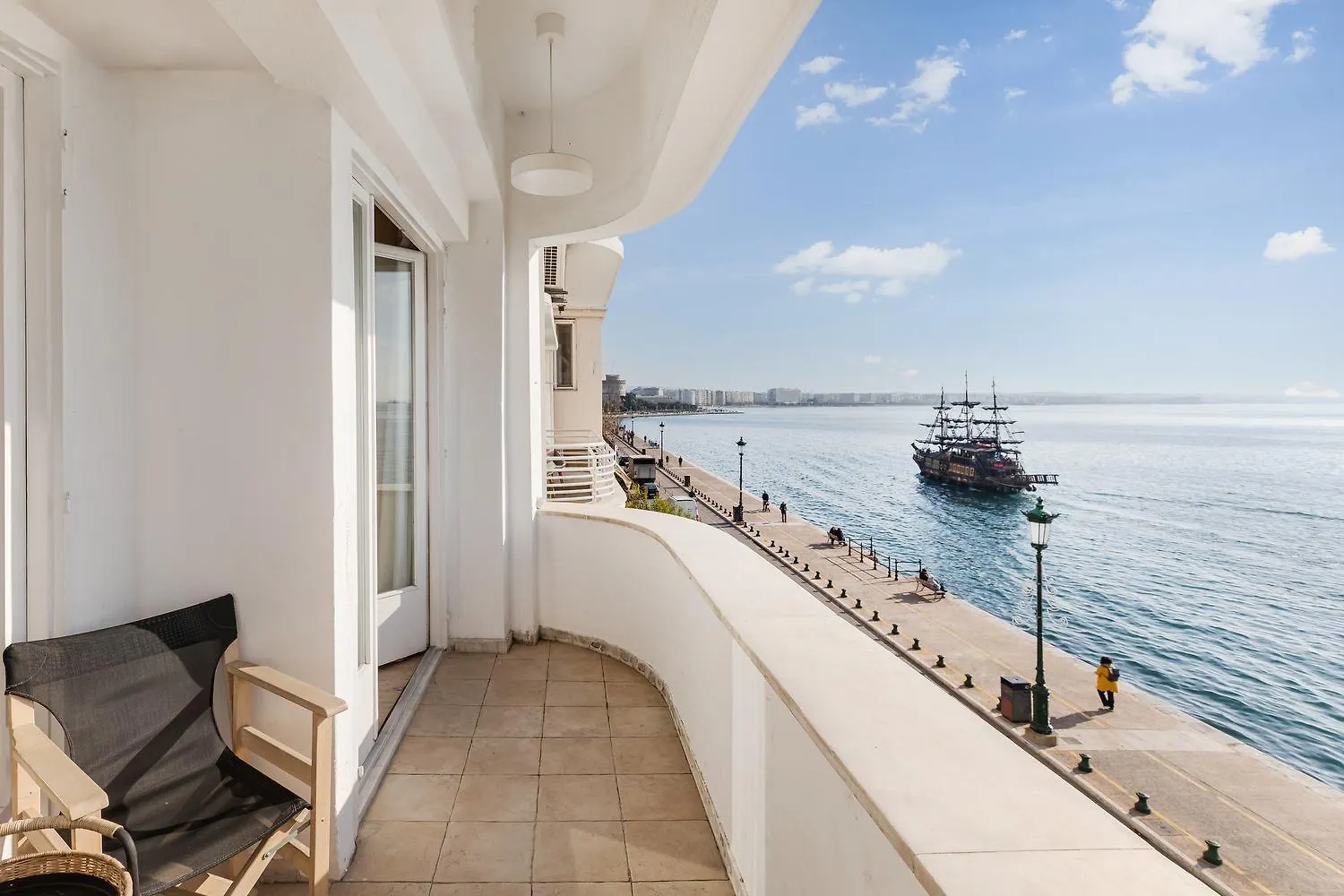 Infinity & Beyond By Halu! - Seafront Apartments Салоники Греция