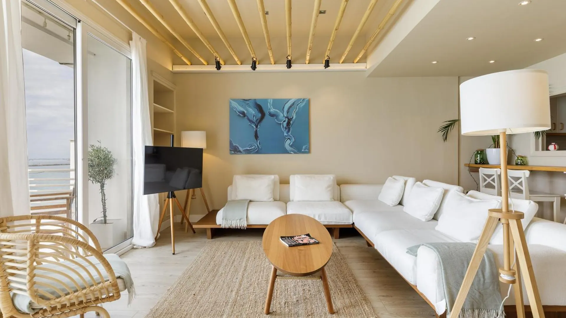 Infinity & Beyond By Halu! - Seafront Apartments Thessaloniki Greece