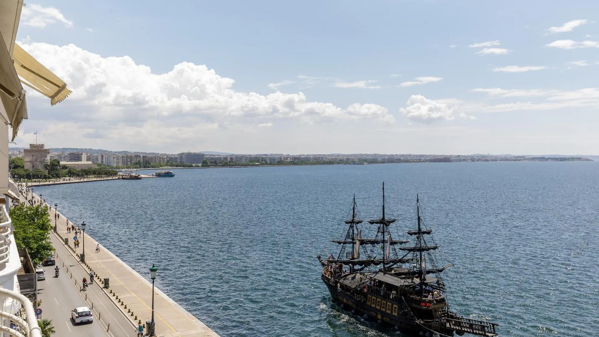 Infinity & Beyond By Halu! - Seafront Apartments Thessaloniki