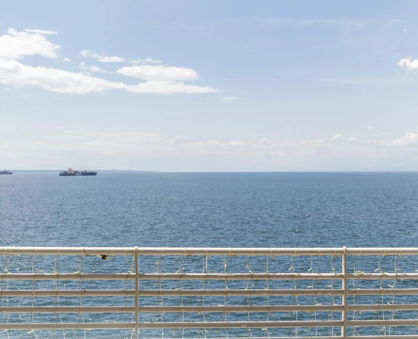 Infinity & Beyond By Halu! - Seafront Apartments Thessaloniki Greece