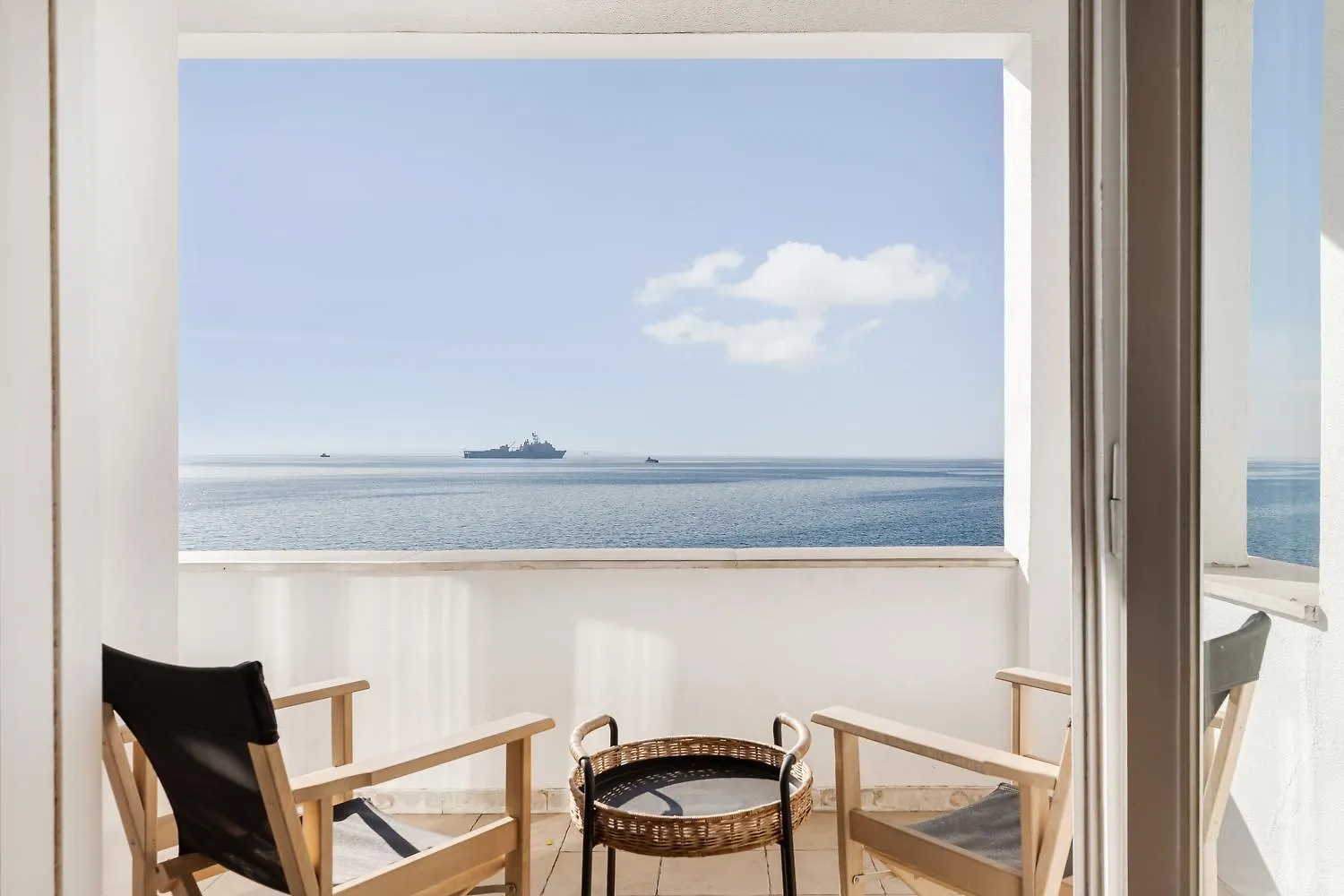 Infinity & Beyond By Halu! - Seafront Apartments Thessaloniki